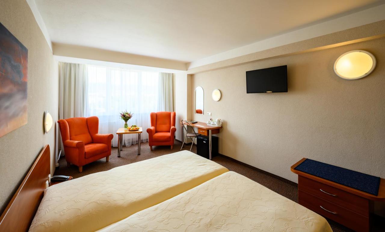 Hotel Lux バンスカー・ビストリツァ エクステリア 写真