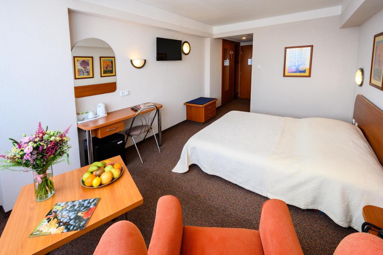Hotel Lux バンスカー・ビストリツァ エクステリア 写真